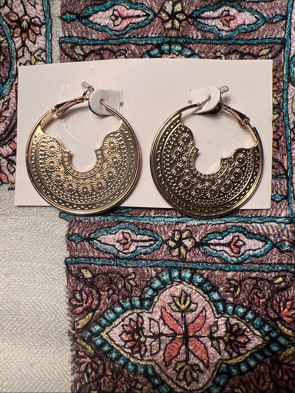 Source Unknown Gold Filigree Round Hoop Earrings